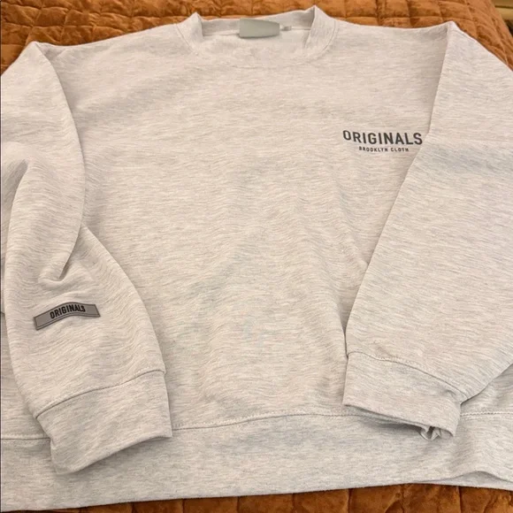 ✨3/$20 Brooklyn Cloth Gray Sweatshirt - Picture 2 of 4